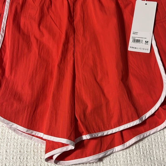 Yogalicious Radiant Courtside Chic Short pleated side hibiscus red size Medium - Picture 3 of 9